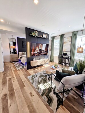 Tabla de planchar con plancha, wifi y ropa de cama 