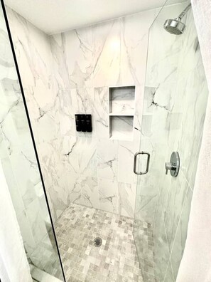 Hair dryer - Buckhead Studio, Free Parking Keypad Self Check-in (Atlanta)
