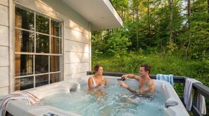 Outdoor spa tub