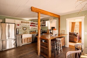 Microones, forn, placa de cuina i rentaplats 