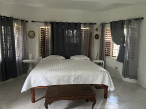 WiFi, bed sheets - Charming 3-bedroom villa with AC in Duncan's Bay (Duncan's Bay)