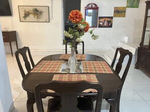 Dining - Charming 3-bedroom Garden villa with AC in Silversands. The Duncan Bay Area (Duncan's Bay)