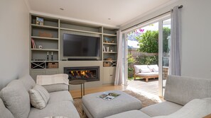 Smart TV - Evergreen by the Bay (Sandringham)