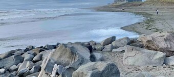 Seascapes #8 Lovely 2-bedroom condo on the Ocean Shores Canal near the beach