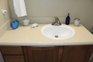 Poreamme, hiustenkuivaaja, pyyhkeet, saippua