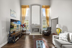 Smart TV - 4BR Home in Highlands Reserve Golf Community (Davenport)