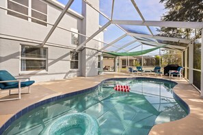 A heated pool - 4BR Home in Highlands Reserve Golf Community (Davenport)