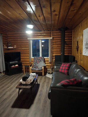 Living area - Cosy waterfront cottage (Saint-Côme)