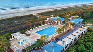 A resort with a large swimming pool, beach access, and multiple covered areas. - Hilton Head 3BR Garden View at SurfWatch – Spacious Villa Near the Beach (Hilton Head Island)