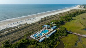 An aerial view of a coastal resort with a beach, a swimming pool, and a golf course. - Hilton Head 3BR Garden View at SurfWatch – Spacious Villa Near the Beach (Hilton Head Island)