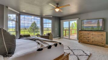 Tabla de planchar con plancha, wifi, ropa de cama