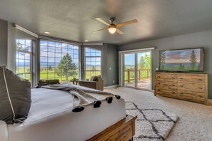 Planxa i posts de planxar, wifi i roba de llit 