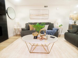 TV, offices - Central Tempe Retreat,  Near ASU & Mill Ave (Tempe)
