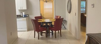 Entire House | 3BR | Cozy Villa in Sun n Lake