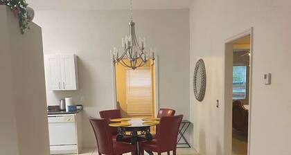 Entire House | 3BR | Cozy Villa in Sun n Lake