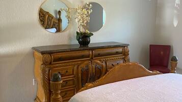 3 bedrooms, iron/ironing board, free WiFi, bed sheets