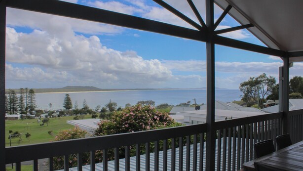 Unclassified image, 1 of 24, button - Perfect Break (upstairs only) (Crescent Head)
