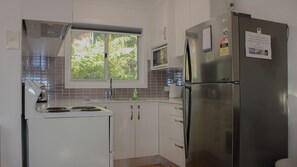 Fridge, microwave, oven, stovetop - Manyana (both units) @ Crescent Head (Crescent Head)