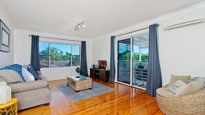 TV, DVD player - Manyana (both units) @ Crescent Head (Crescent Head)
