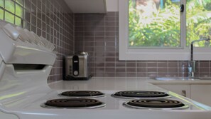 Fridge, microwave, oven, stovetop - Manyana (both units) @ Crescent Head (Crescent Head)