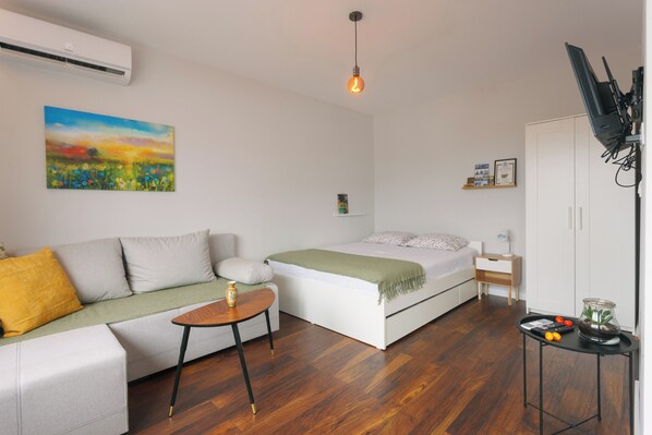 1 slaapkamer, een strijkplank/strijkijzer, wifi, beddengoed