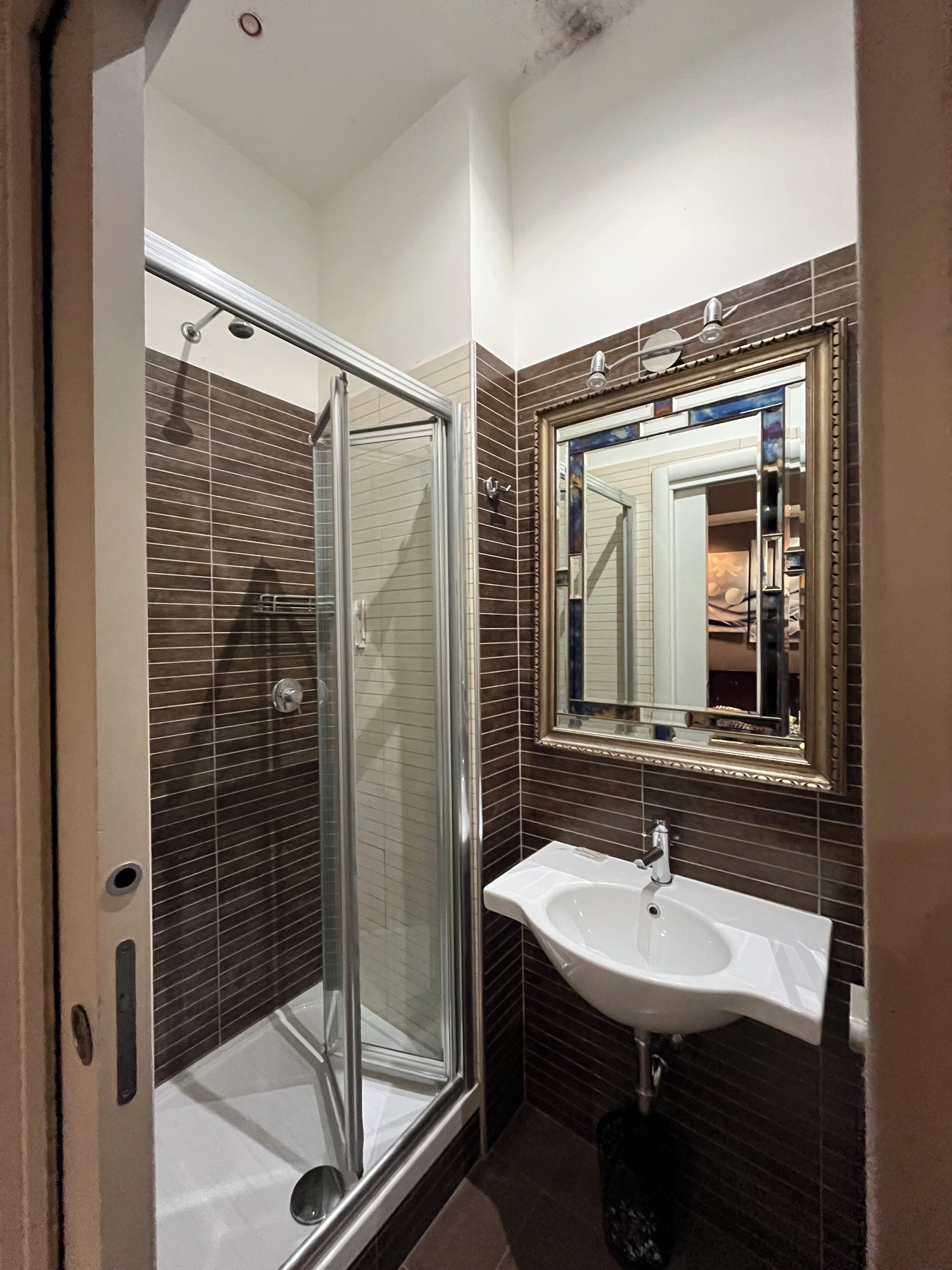 Dusche, Haartrockner, Bidet, Handtücher