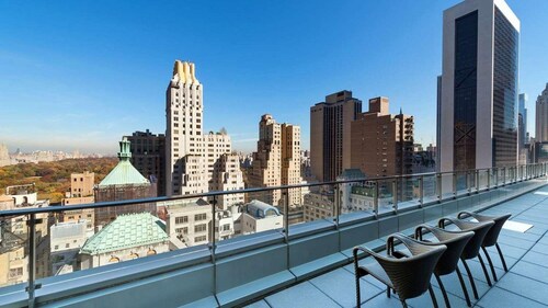 Midtown Manhattan Studio Plus – Steps to Central Park & Fifth Ave at Hilton Club