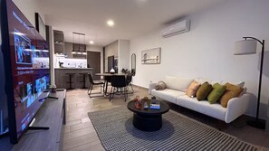 Living area - Aesthetic Home in Prime Location - 7 guests (Monterrey)