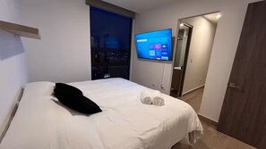 3 chambres, fer et planche à repasser, Wi-Fi, draps fournis