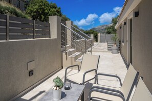 Terrace/patio - A new built,  fully equipped residence - 5 min from Myrtos beach and Agia Efimia (Makriotika)
