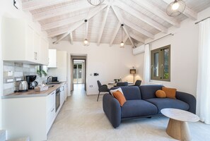Smart TV - A new built,  fully equipped residence - 5 min from Myrtos beach and Agia Efimia (Makriotika)