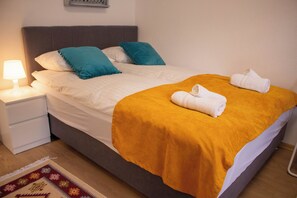 1 habitación, tabla de planchar con plancha, wifi y ropa de cama 