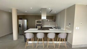 Private kitchen - Magnificent PH 3BR @Centrito Valle - 12 guests (Monterrey)
