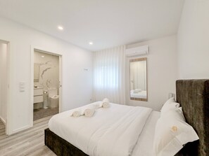 Iron/ironing board, internet, bed sheets