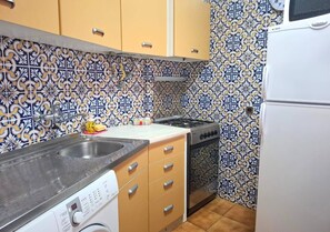 Fridge, microwave, oven, stovetop - PRAIA DA ROCHA - ATLANTICO IV (Portimão)
