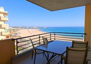 Outdoor dining - PRAIA DA ROCHA- CASA DA PRAIA 702 (Portimão)