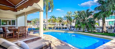 Piscine extérieure, piscine chauffée