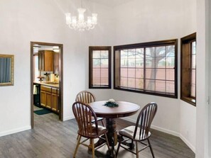 Dining - Lake Powell 4 BR, hot tub, on golf course, views (Page)