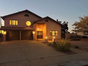 Exterior - Lake Powell 4 BR, hot tub, on golf course, views (Page)