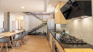 Fridge, microwave, oven, stovetop - Casa Rural Las Flores Nigüelas by Ruralidays (Granada)