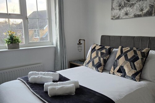 Garden - Pets - Parking - Wifi - Sleeps 2