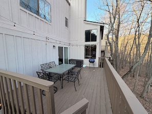 Outdoor dining - To The Mountains | Massanutten Townhouse | Arcade | Near Slopes (McGaheysville)