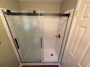 Shower, towels - To The Mountains | Massanutten Townhouse | Arcade | Near Slopes (McGaheysville)