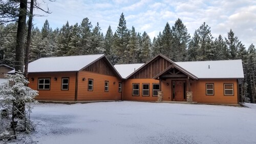 A Place to Call Home - peaceful one bedroom apartment in forest setting