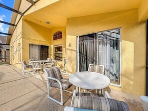 Outdoor dining - Emerald Island Cozy 4BR Home with Private Pool (Kissimmee)