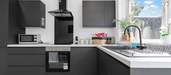 Stylish 4bed Home Free Parking 20 Min to Edinburgh