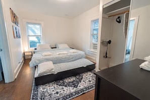 Iron/ironing board, free WiFi, bed sheets