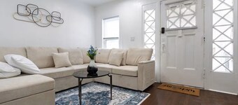 Modern 2-Bedroom House with Free Parking and Convenient Location,