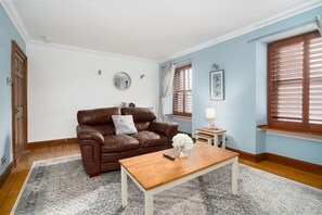 Living area - Beachside Stay - 4 Mins Walk - Free Parking (Stonehaven)