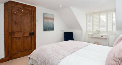 Beachside Stay - 4 Mins Walk - Free Parking